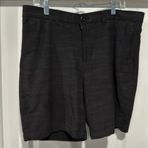 Men’s 36 waist Apt 9 Golf Shorts. Excellent condition